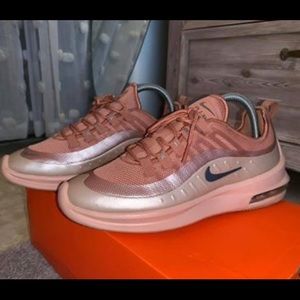 Nike women’s air max
